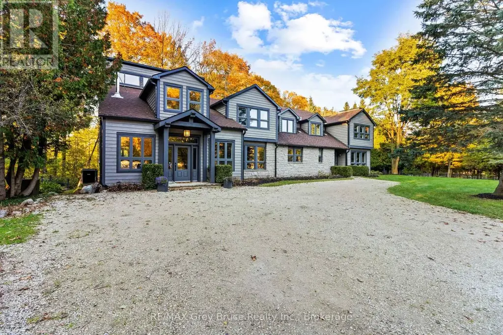 3476 Garden Of Eden Road, Clearview